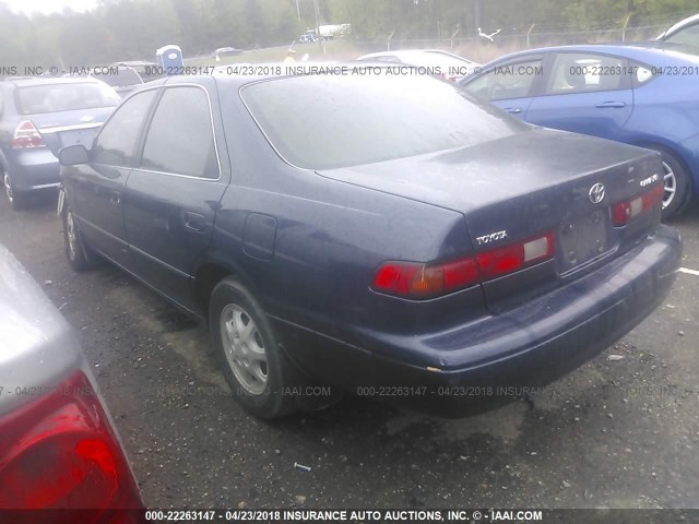 JT2BG22K6X0291993 - 1999 TOYOTA CAMRY LE/XLE BLUE photo 3