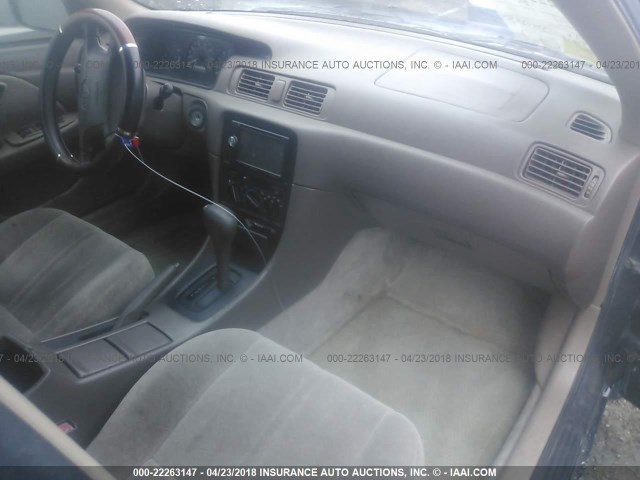 JT2BG22K6X0291993 - 1999 TOYOTA CAMRY LE/XLE BLUE photo 5