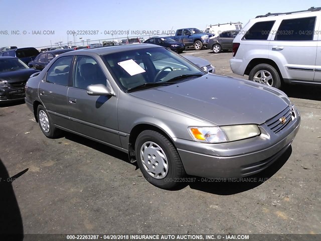 JT2BG22K0W0206631 - 1998 TOYOTA CAMRY CE/LE/XLE 金色 照片 1