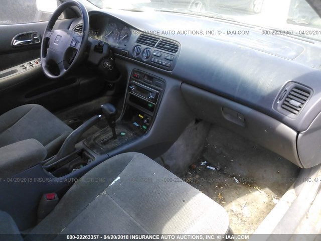 1HGCD5632TA267365 - 1996 HONDA ACCORD LX/EX BLACK photo 5