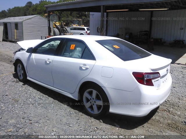 4T1BF1FK3CU161716 - 2012 TOYOTA CAMRY SE/LE/XLE WHITE photo 3