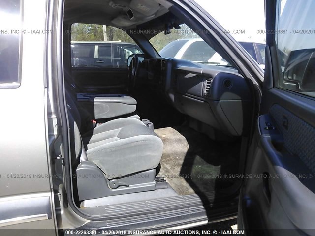 3GNEC13T03G220559 - 2003 CHEVROLET AVALANCHE C1500 GRAY photo 5