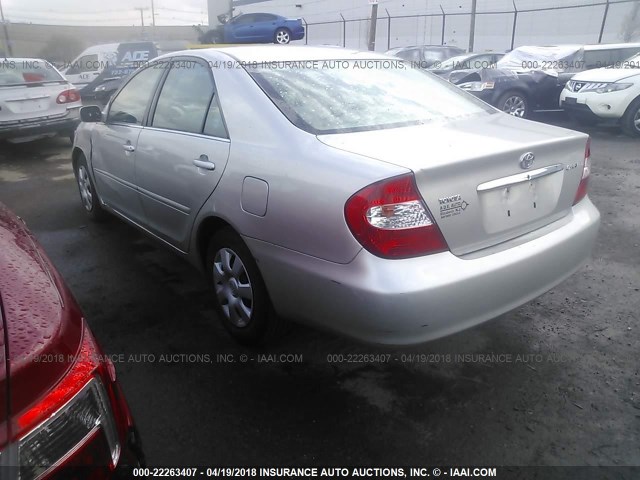 4T1BE32K14U840793 - 2004 TOYOTA CAMRY LE/XLE/SE SILVER photo 3