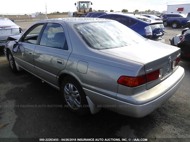JT2BG22K210553628 - 2001 TOYOTA CAMRY CE/LE/XLE SILVER photo 3