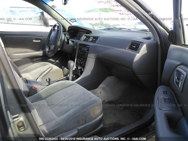 JT2BG22K210553628 - 2001 TOYOTA CAMRY CE/LE/XLE SILVER photo 5