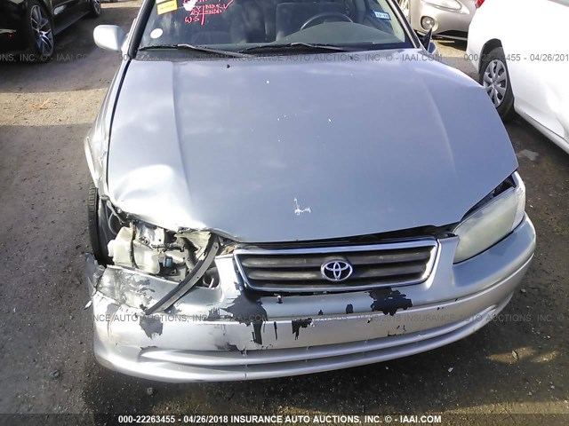JT2BG22K210553628 - 2001 TOYOTA CAMRY CE/LE/XLE SILVER photo 6