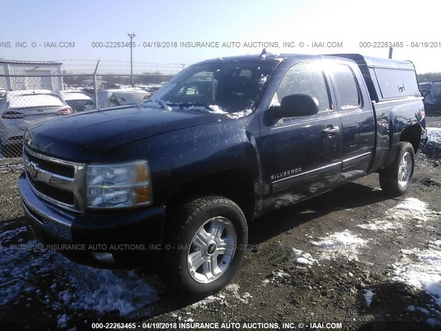 1GCRKSE39BZ137193 - 2011 CHEVROLET SILVERADO K1500 LT BLUE photo 2