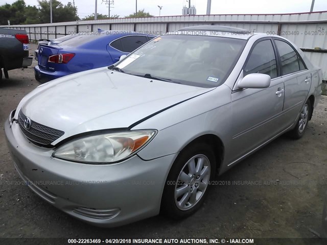 JTDBF32KX20011517 - 2002 TOYOTA CAMRY LE/XLE/SE ვერცხლისფერი ფოტო 2