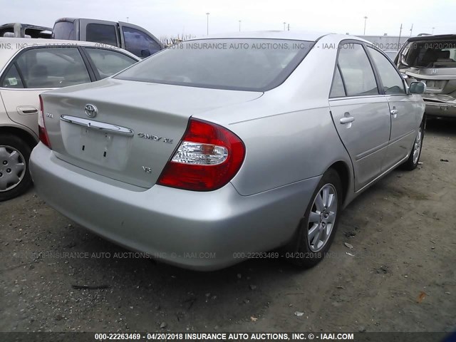 JTDBF32KX20011517 - 2002 TOYOTA CAMRY LE/XLE/SE ვერცხლისფერი ფოტო 4