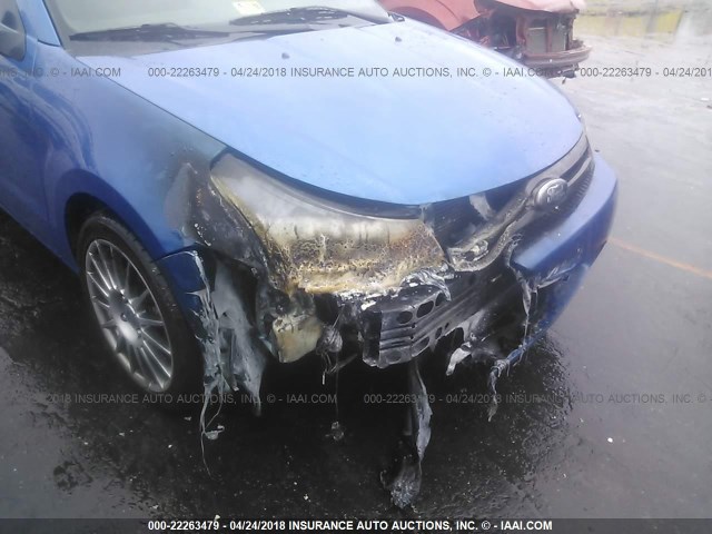 1FAHP3DN9AW223549 - 2010 FORD FOCUS SES BLUE photo 6