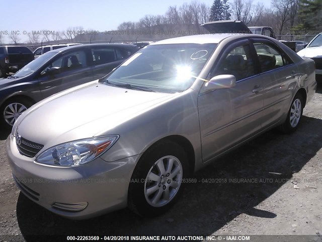 4T1BE32KX2U116985 - 2002 TOYOTA CAMRY LE/XLE/SE Бежевый фото 2