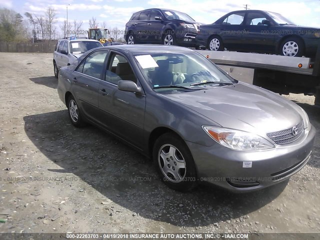 4T1BF30K82U530699 - 2002 TOYOTA CAMRY LE/XLE/SE ნაცრისფერი ფოტო 1