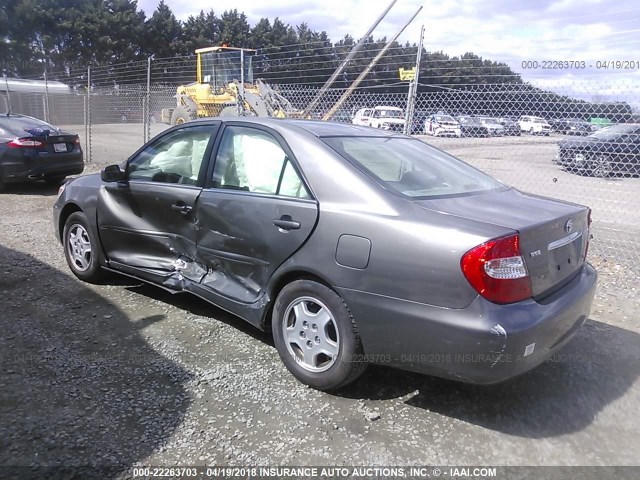 4T1BF30K82U530699 - 2002 TOYOTA CAMRY LE/XLE/SE ნაცრისფერი ფოტო 3