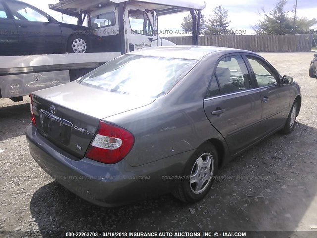 4T1BF30K82U530699 - 2002 TOYOTA CAMRY LE/XLE/SE ნაცრისფერი ფოტო 4