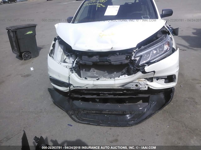 5J6RM4H40GL016356 - 2016 HONDA CR-V SE WHITE photo 6