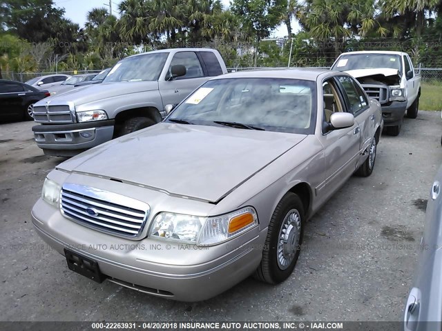 2FAFP73W8WX194033 - 1998 FORD CROWN VICTORIA  TAN photo 2