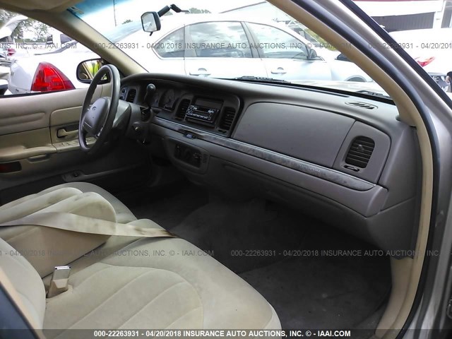 2FAFP73W8WX194033 - 1998 FORD CROWN VICTORIA  TAN photo 5