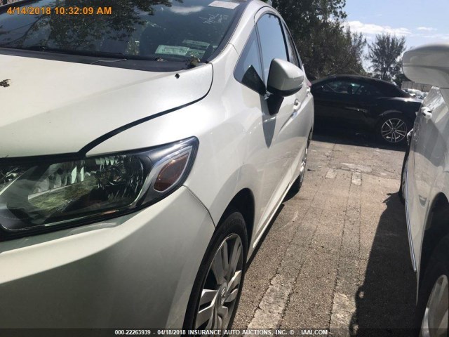 JHMGK5H59GX035643 - 2016 HONDA FIT LX WHITE photo 16