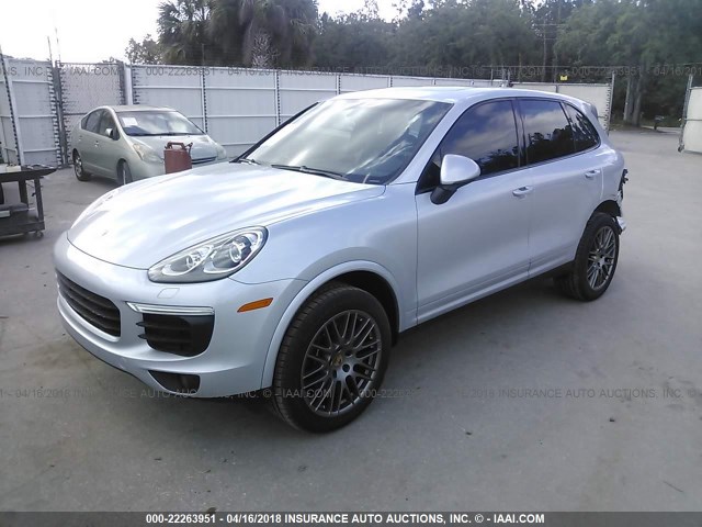 WP1AA2A25JKA04417 - 2018 PORSCHE CAYENNE SILVER photo 2