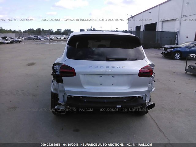 WP1AA2A25JKA04417 - 2018 PORSCHE CAYENNE SILVER photo 6