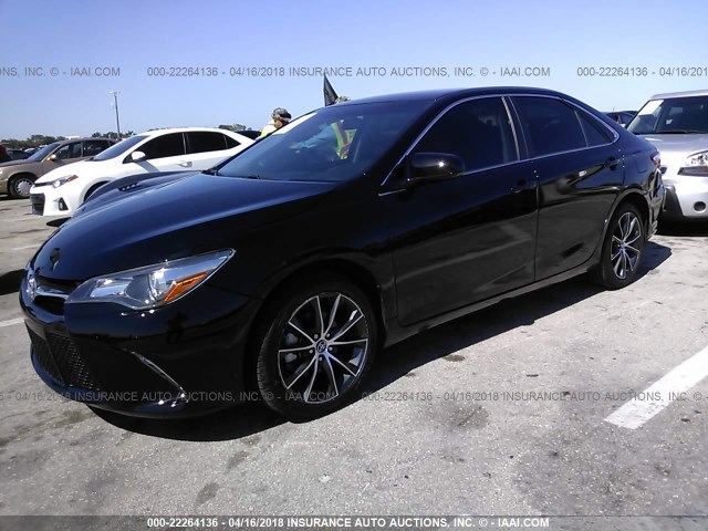 4T1BF1FK4HU731102 - 2017 TOYOTA CAMRY LE/XLE/SE/XSE Noir photo 2