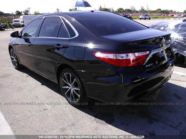 4T1BF1FK4HU731102 - 2017 TOYOTA CAMRY LE/XLE/SE/XSE BLACK photo 3