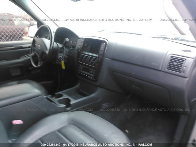 1FMZU75W73UA61310 - 2003 FORD EXPLORER LIMITED SILVER photo 5