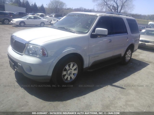 5LMFU27R34LJ42175 - 2004 LINCOLN NAVIGATOR WHITE photo 2