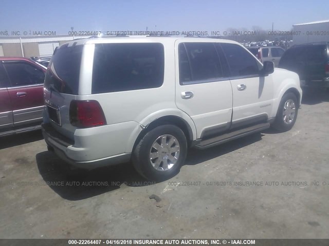 5LMFU27R34LJ42175 - 2004 LINCOLN NAVIGATOR WHITE photo 4