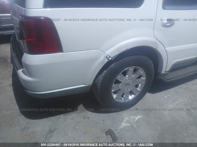 5LMFU27R34LJ42175 - 2004 LINCOLN NAVIGATOR WHITE photo 6