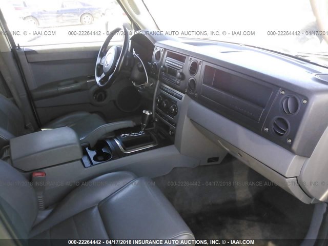 1J8HG48K56C252502 - 2006 JEEP COMMANDER SILVER photo 5