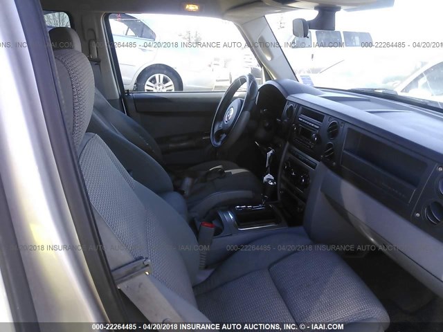 1J8HG48K47C536902 - 2007 JEEP COMMANDER ვერცხლისფერი ფოტო 5