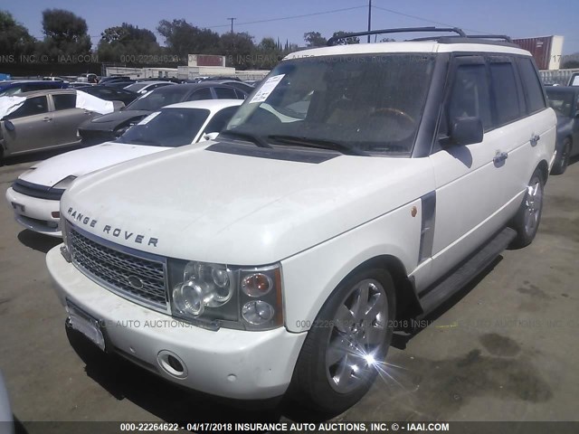 SALME11484A151641 - 2004 LAND ROVER RANGE ROVER HSE WHITE photo 2