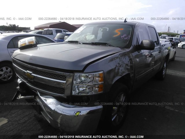 3GCPKSE71DG319080 - 2013 CHEVROLET SILVERADO K1500 LT GRAY photo 2