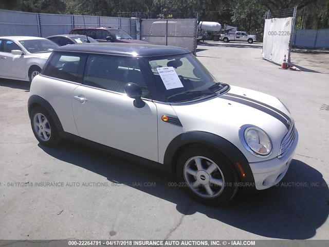 WMWMF335X8TT67651 - 2008 MINI COOPER WHITE photo 1