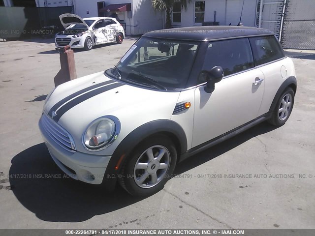 WMWMF335X8TT67651 - 2008 MINI COOPER WHITE photo 2