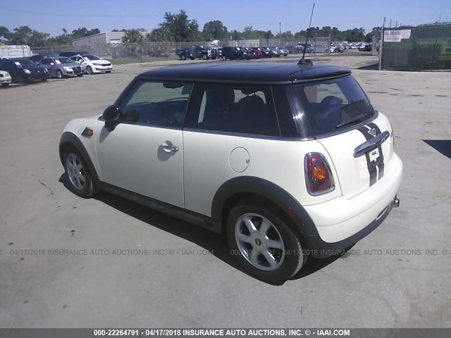 WMWMF335X8TT67651 - 2008 MINI COOPER WHITE photo 3