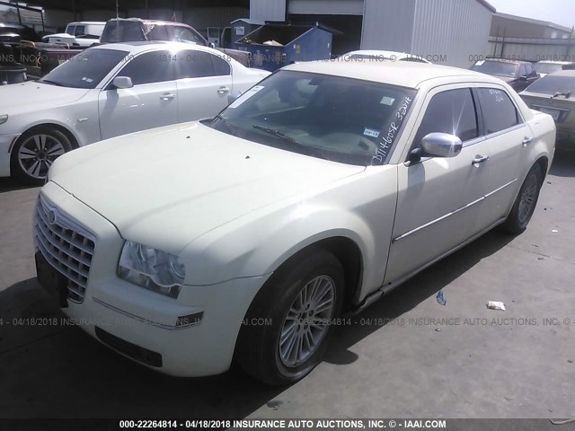 2C3CA4CD2AH216272 - 2010 CHRYSLER 300 TOURING WHITE photo 2