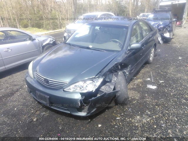 4T1BF30KX5U091980 - 2005 TOYOTA CAMRY LE/XLE/SE GREEN photo 2