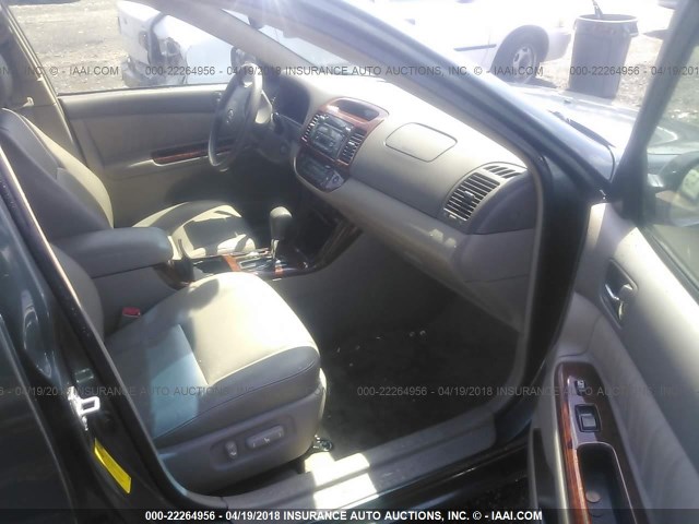 4T1BF30KX5U091980 - 2005 TOYOTA CAMRY LE/XLE/SE GREEN photo 5