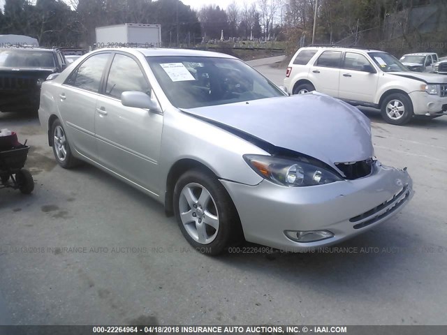 4T1BF30K82U006646 - 2002 TOYOTA CAMRY LE/XLE/SE ვერცხლისფერი ფოტო 1