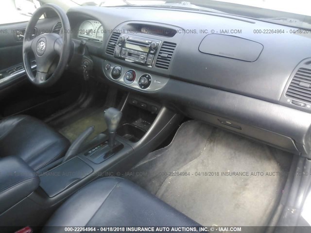 4T1BF30K82U006646 - 2002 TOYOTA CAMRY LE/XLE/SE ვერცხლისფერი ფოტო 5