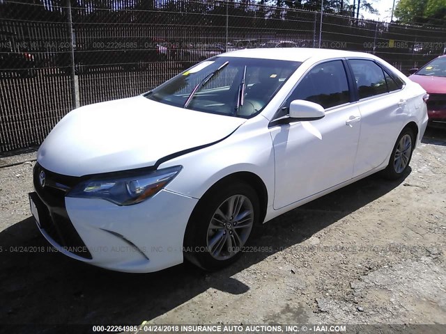 4T1BF1FK8GU576472 - 2016 TOYOTA CAMRY LE/XLE/SE/XSE WHITE photo 2