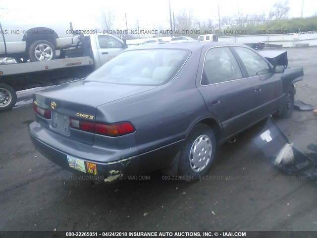 4T1BG22K4VU184904 - 1997 TOYOTA CAMRY CE/LE/XLE 灰色 照片 4