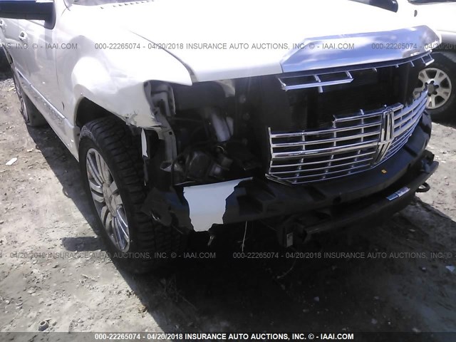 5LMFU28588LJ08038 - 2008 LINCOLN NAVIGATOR 白色 照片 6