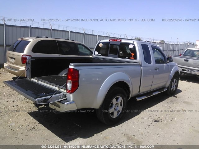 1N6AD06U97C404438 - 2007 NISSAN FRONTIER KING CAB LE/SE/OFF ROAD SILVER photo 4