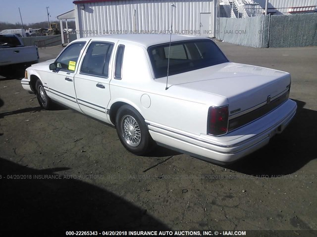 1LNLM82W3RY747202 - 1994 LINCOLN TOWN CAR SIGNATURE/TOURNAMENT WHITE photo 3