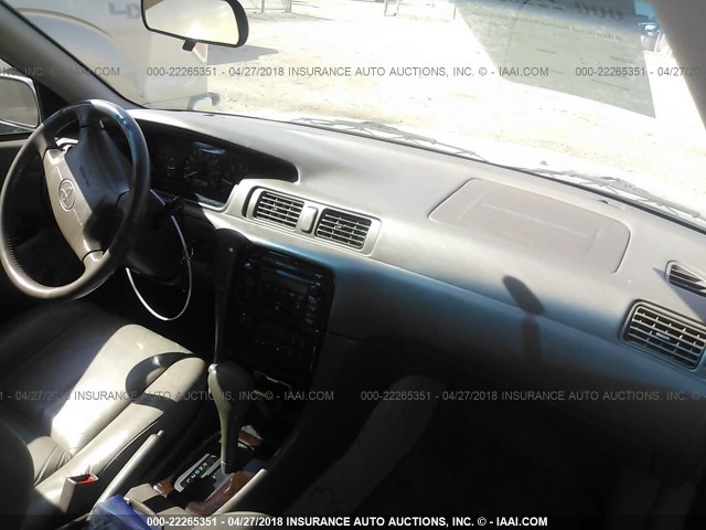 4T1BF28K81U130753 - 2001 TOYOTA CAMRY LE/XLE Gold Foto 5