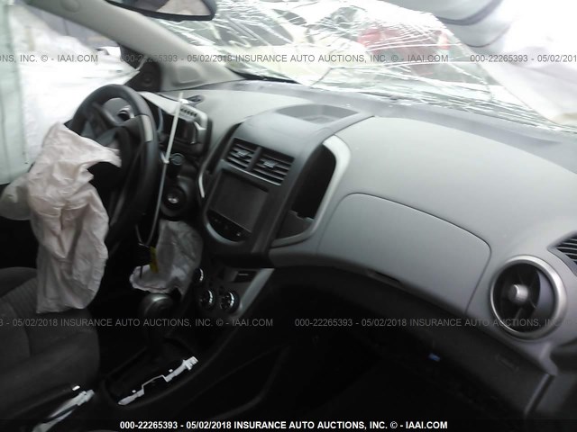 1G1JA5SH9E4241551 - 2014 CHEVROLET SONIC LS SILVER photo 5