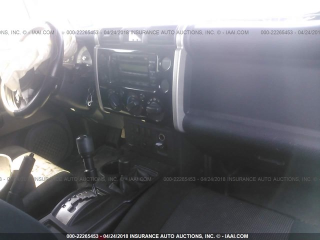 JTEBU11F270015806 - 2007 TOYOTA FJ CRUISER BLACK photo 5